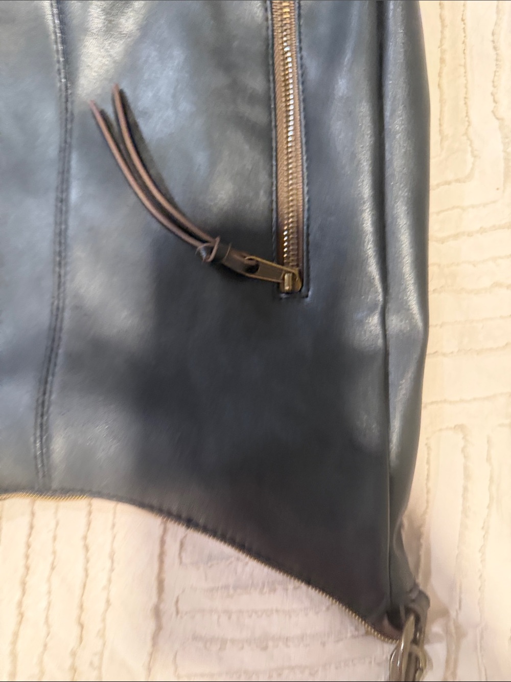 Sleek Black Leather Shoulder Hobo Bag - Picture 8 of 10